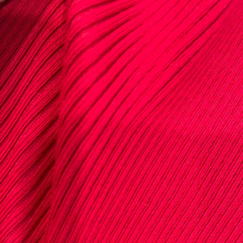 red top - Picture 2 of 3